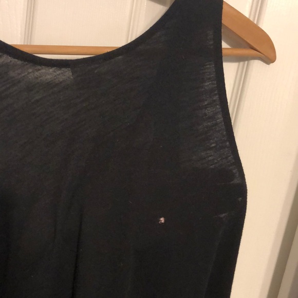 Pink tanks - Picture 3 of 8